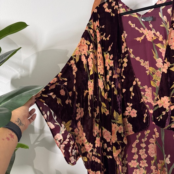 Lane Bryant ONE SIZE Burgundy Boho Floral Velvet Burnout Open Front Kimono Top - Picture 2 of 8